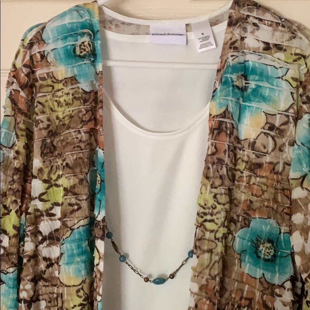 RUFFLE JACKET & TANK - Picture 3 of 6